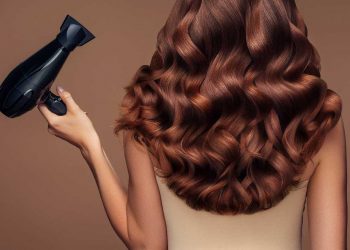 براشینگ مو چیست؟ و تقسیم بندی موها برای انجام براشینگ چگونه است؟