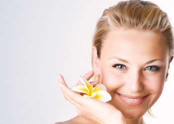 چه عواملی نوع پوست شما را مشخص میکنند؟