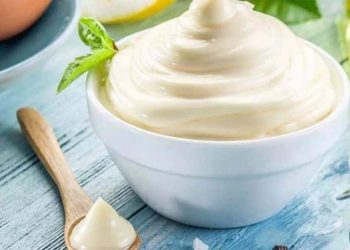 ماسک تخم مرغ و ماست برای پروتئین تراپی مو در خانه