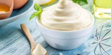 ماسک تخم مرغ و ماست برای پروتئین تراپی مو در خانه