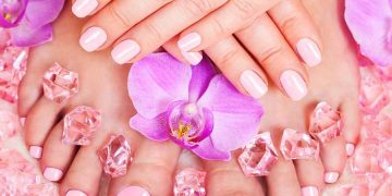 مانیکور و پدیکور ناخن چیست؟