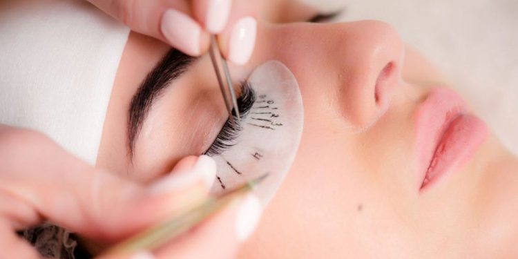 دانستنیهایی در مورد کاشت و اکستنشن مژه