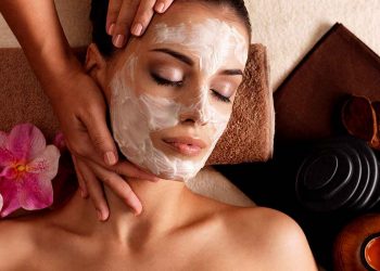 ماساژ صورت برای کاهش استرس