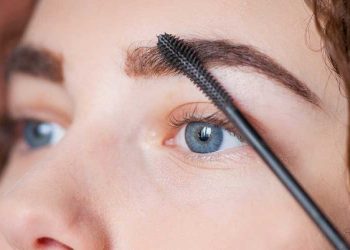 روشهای لیفت ابرو در خانه