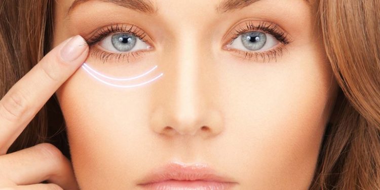 چگونه با آرایش گودی و تیرگی زیر چشم را بپوشانیم؟