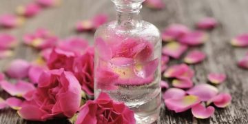  خواص گلاب برای پوست و آبرسانی به پوست با گلاب