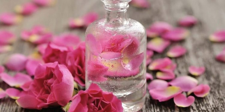 خواص گلاب برای پوست و آبرسانی به پوست با گلاب