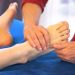 ماساژ درمانی کف پا با ایجاد فشار بر نقاط خاص یا رفلکسولوژی پا