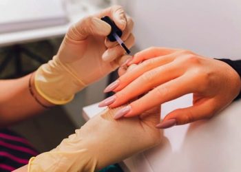 کاشت ناخن و مژه از دیدگاه اسلام