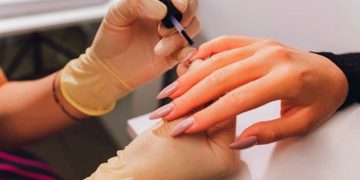 کاشت ناخن و مژه از دیدگاه اسلام