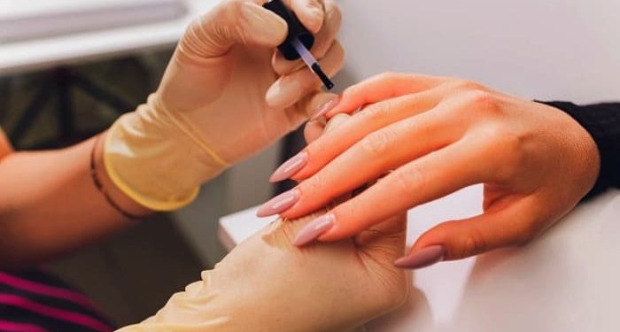 کاشت ناخن و مژه از دیدگاه اسلام