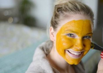 ماسک زردچوبه ماسکی طبیعی و خانگی برای درمان آکنه، چروک و اسکار