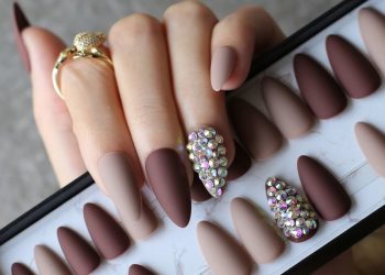 بهترین ناخن مصنوعی (بررسی برندهای ناخن مصنوعی و زیان‌های استفاده طولانی مدت آن)