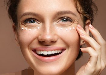 کرم دور چشم برای رفع سیاهی