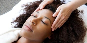 روش‌های ماساژ سر برای رشد مو و نحوه اثرگذاری آن