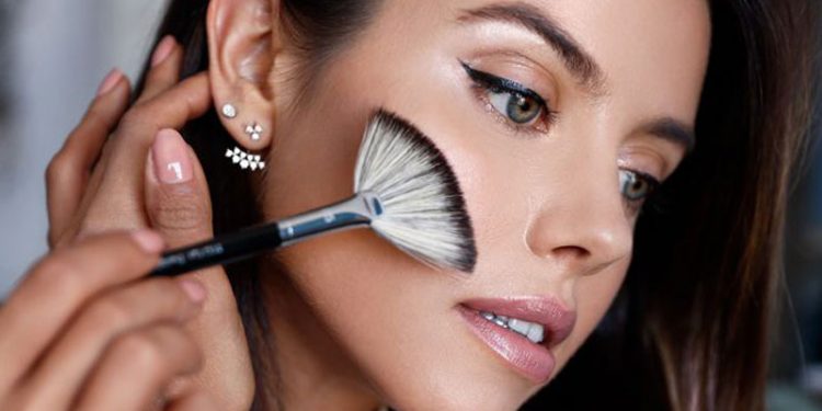 ترفندها و نکات مهم آرایش مخصوص صورت های کشیده