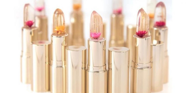 رژ لب حرارتی چیست؟ با مزایا و کاربردهای این محصول جادویی آشنا شوید