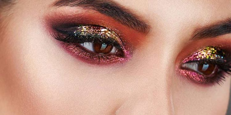 گلیتر چیست و چه کاربردی در آرایش و زیبایی دارد؟