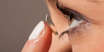 راهنمای کامل خرید لنز چشم در انواع مختلف