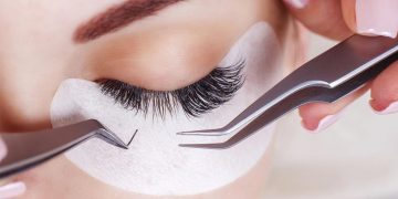 کاشت مژه چیست (انواع کاشت مژه و روش های مراقبت از آن)
