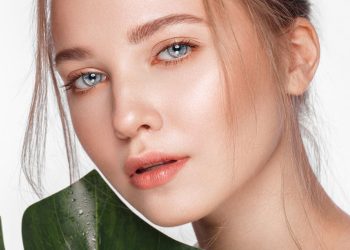 ۴ ترفند آرایشی برای اینکه کم سن تر به نظر برسید