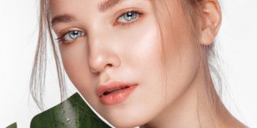 ۴ ترفند آرایشی برای اینکه کم سن تر به نظر برسید