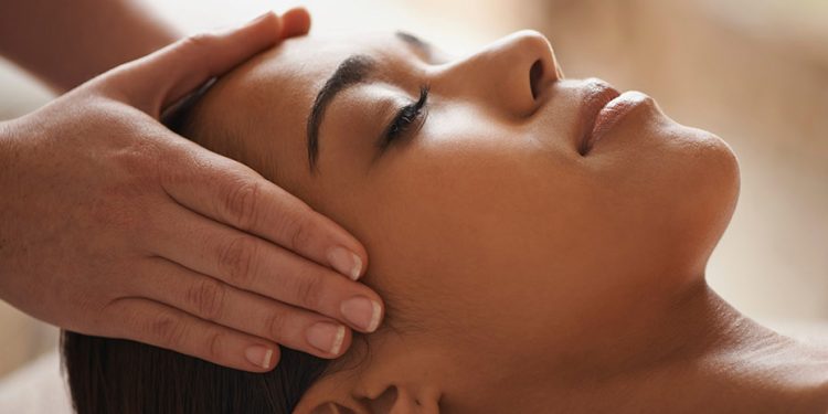 ویژگی های ماساژ ابرو چیست؟