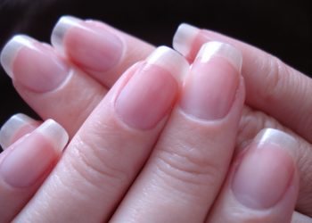 چطور با روغن ویتامین E ناخن‌هایی براق و سالم داشته باشیم؟