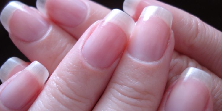 چطور با روغن ویتامین E ناخنهایی براق و سالم داشته باشیم؟