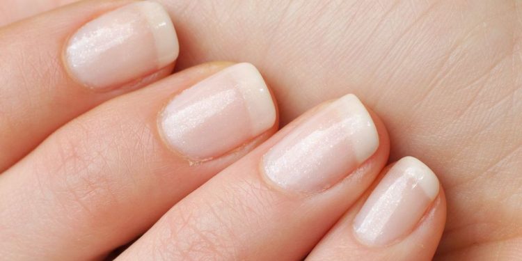 قارچ ناخن : علت و علائم آن چیست؟ چگونه قارچ ناخن را درمان کنیم؟