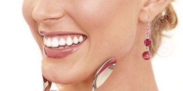 آموزش ماساژ صورت با قاشق به صورت تصویری و مرحله‌ای