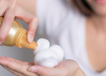 موس مو چیست و چگونه موهای شما را براق و خوش حالت می کند؟