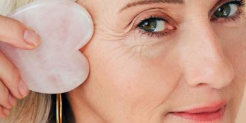 ماساژ گواشا صورت را چگونه انجام دهیم؟