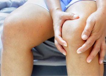ماساژ درمانی زانو: درمان زانو درد با ماساژ کشکک و پشت پا