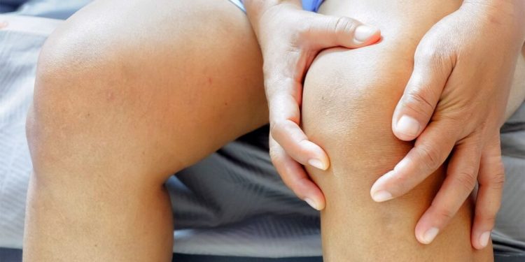 ماساژ درمانی زانو: درمان زانو درد با ماساژ کشکک و پشت پا