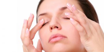 چگونه با ماساژ چشم به دید چشم‌ها کمک کنیم؟