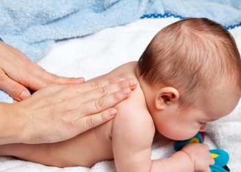 ماساژ پشت کودک