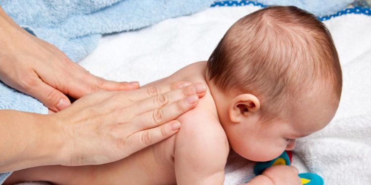 ماساژ پشت کودک