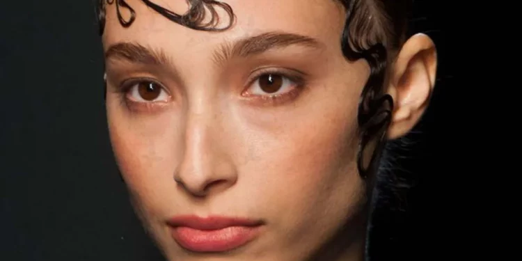 استفاده از پرزهای صورت در آرایش موها