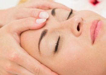 آموزش مرحلهای ماساژ ژاپنی صورت و بدن