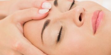 آموزش مرحله‌ای ماساژ ژاپنی صورت و بدن