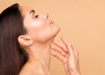 جوانسازی پوست گردن؛ از سیر تا پیاز لیفت گردن