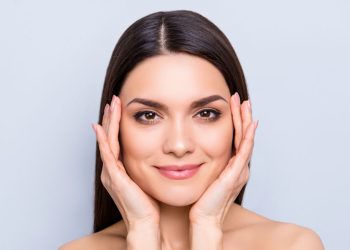 ۱۶ روش رایج جوانسازی پوست همراه با کاربردها و مزایای آنها