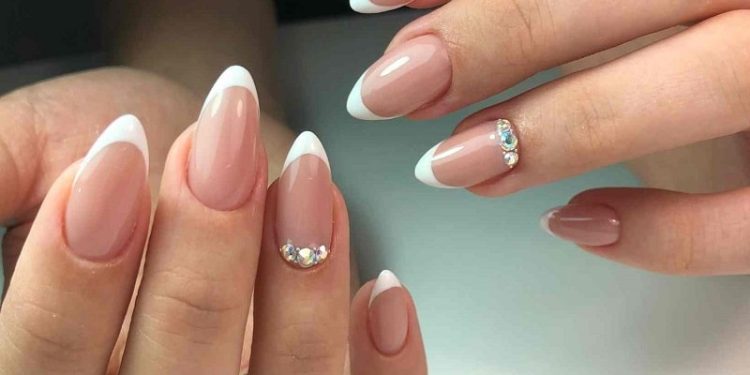فرنچ ناخن: طراحی جاودانه برای زیبایی دست‌ها
