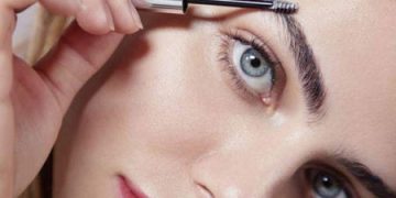 چرا مژه و ابرو سفید می‌شوند؟