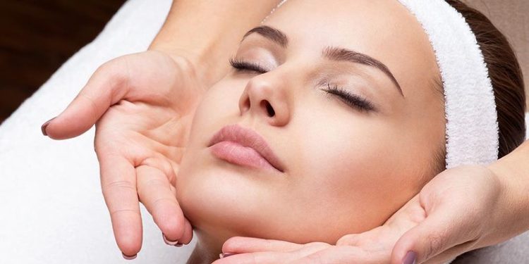 پاکسازی پوست؛ راهی برای داشتن پوستی سالم و شاداب