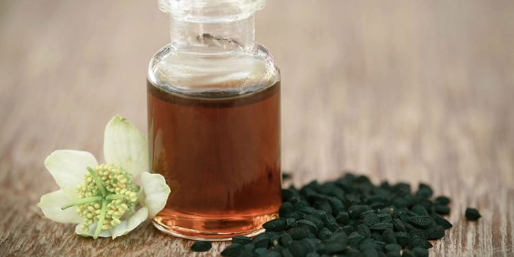 خواص شگفت‌انگیز روغن سیاه‌دانه برای زیبایی و سلامت پوست