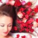 خواص شگفتانگیز گلاب برای مو و روشهای استفاده از آن