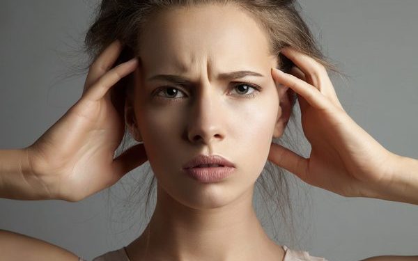 تأثیرات مخرب استرس روی پوست و مو: از آکنه تا پیری زودرس