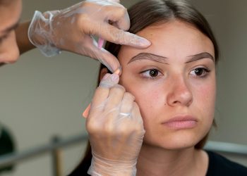 کاشت ابرو: روشها، مراقبتها و نکات ضروری